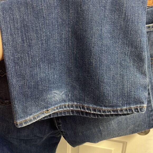 Lucky Brand Medium Blue Distressed 5- Pocket Mid-Rise Flare Jeans-Size 32/14 - Picture 10 of 16